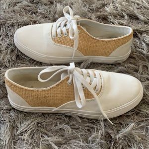 Body Glove casual shoe with wicker